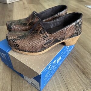 Dansko Women's Marisol Brown Snake Skin Clog Slip On Shoe Professional 39/8-8.5